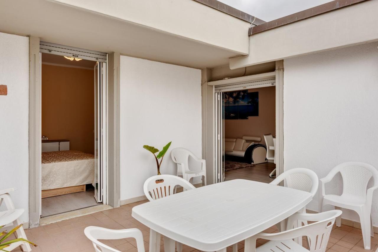 Apartament Luni Mare Bright Terrace Flat With Parking Marinella di Sarzana Zewnętrze zdjęcie