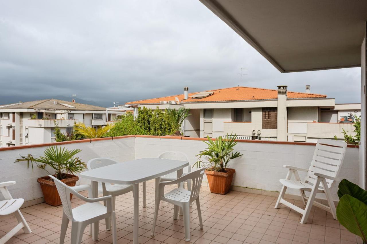 Apartament Luni Mare Bright Terrace Flat With Parking Marinella di Sarzana Zewnętrze zdjęcie